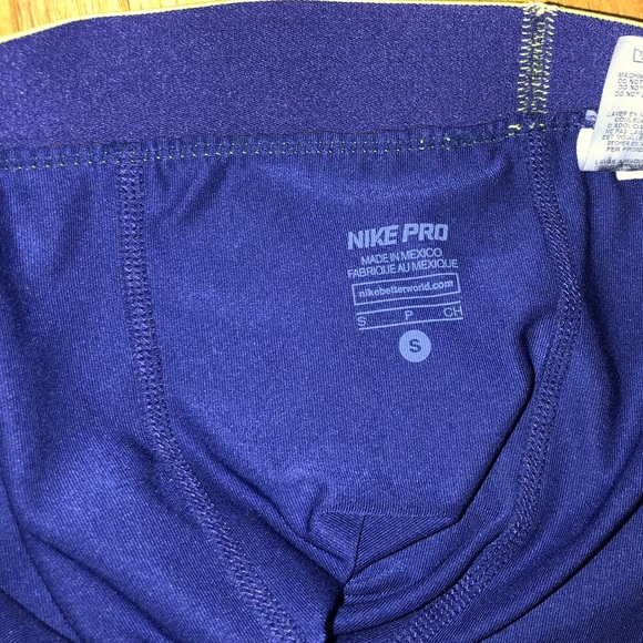 2 pairs of Nike pros - Picture 5 of 5
